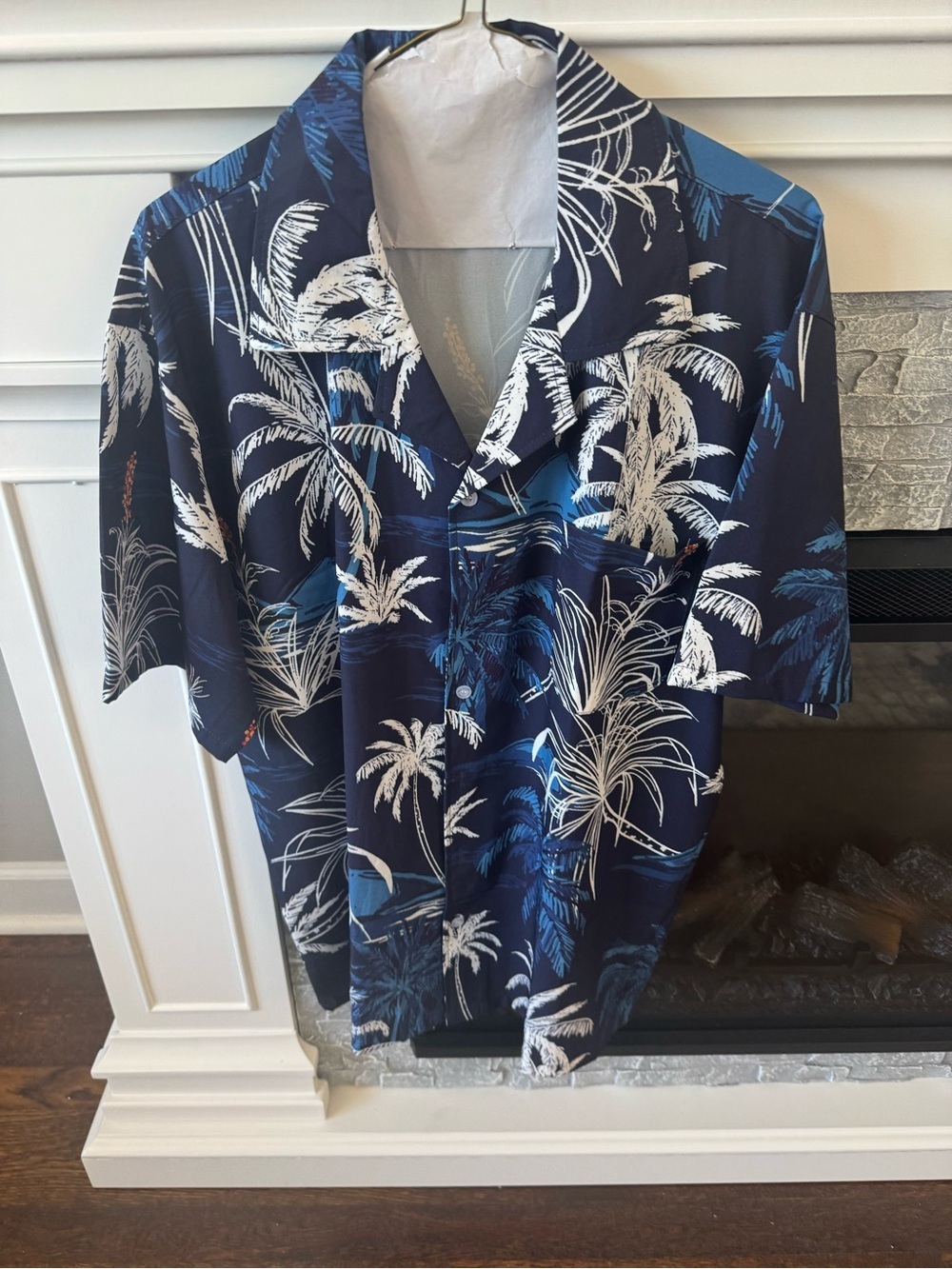 NWOT DH Gate Men’s Hawaiian Short Sleeveoo Button Coconut Tree Beach Aloha Shirt